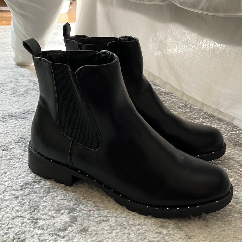 Black flat ankle boots